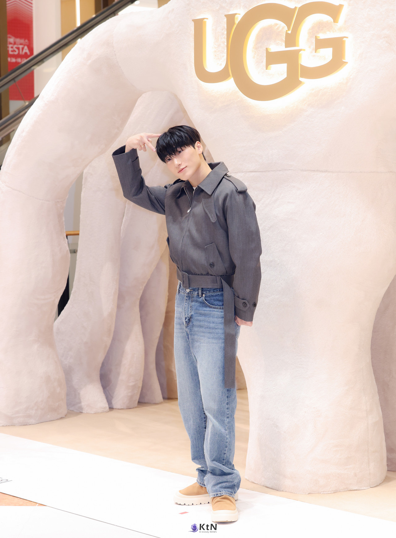 에이티즈(ATEEZ) 멤버 산이 어그의 슈즈 아이템을 활용한 스타일링으로 등장했다. / 사진=K trendy NEWS DB ⓒ케이 트렌디뉴스 무단전재 및 수집, 재배포금지.