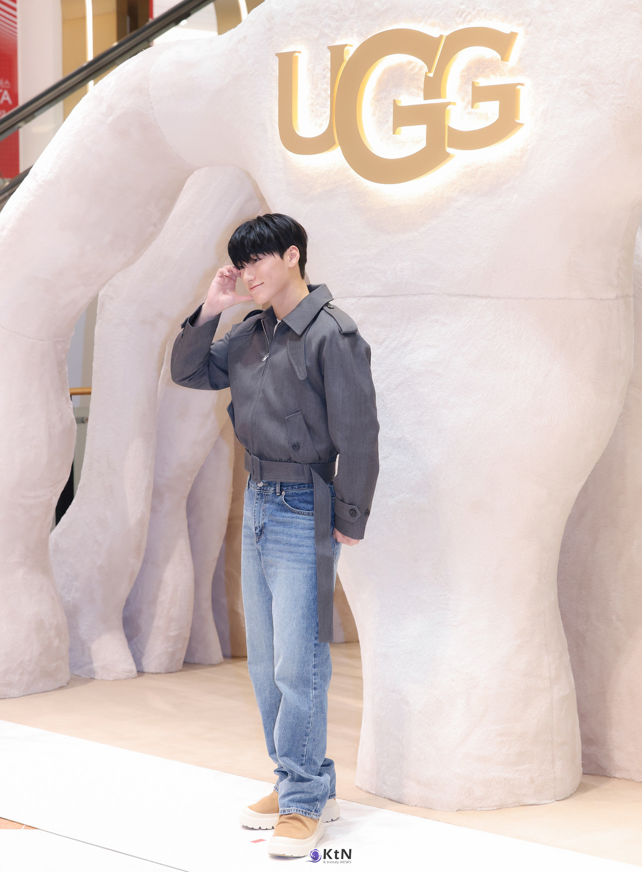 에이티즈(ATEEZ) 멤버 산이 어그의 슈즈 아이템을 활용한 스타일링으로 등장했다. / 사진=K trendy NEWS DB ⓒ케이 트렌디뉴스 무단전재 및 수집, 재배포금지.