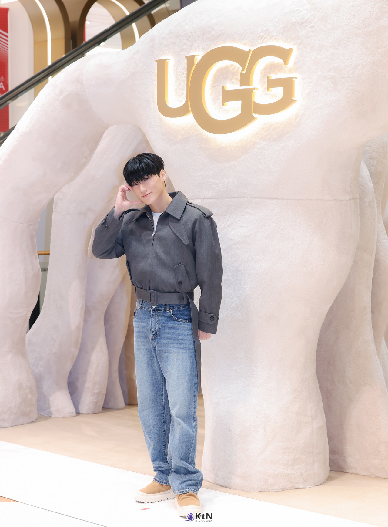 에이티즈(ATEEZ) 멤버 산이 어그의 슈즈 아이템을 활용한 스타일링으로 등장했다. / 사진=K trendy NEWS DB ⓒ케이 트렌디뉴스 무단전재 및 수집, 재배포금지.
