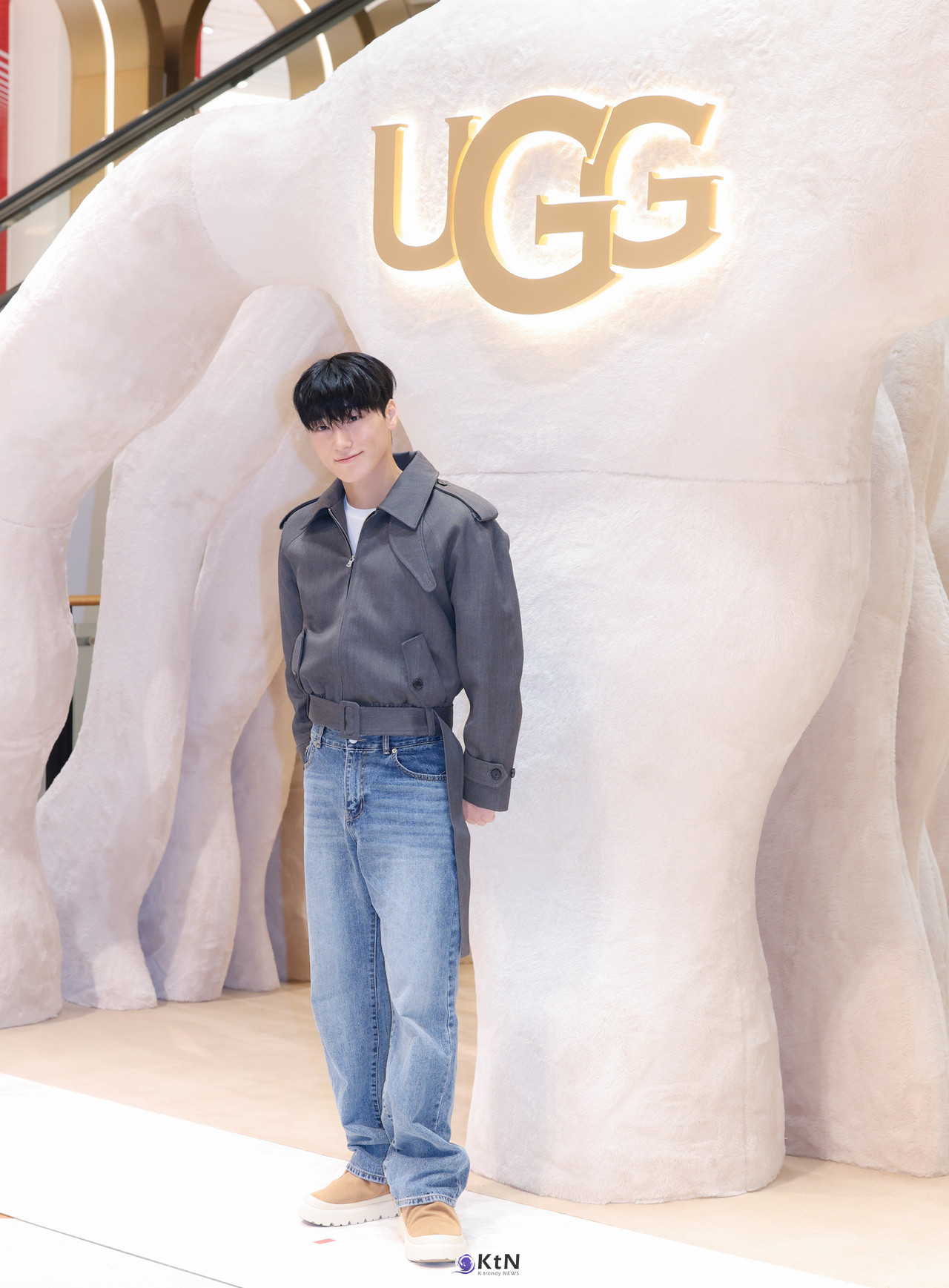 에이티즈(ATEEZ) 멤버 산이 어그의 슈즈 아이템을 활용한 스타일링으로 등장했다. / 사진=K trendy NEWS DB ⓒ케이 트렌디뉴스 무단전재 및 수집, 재배포금지.