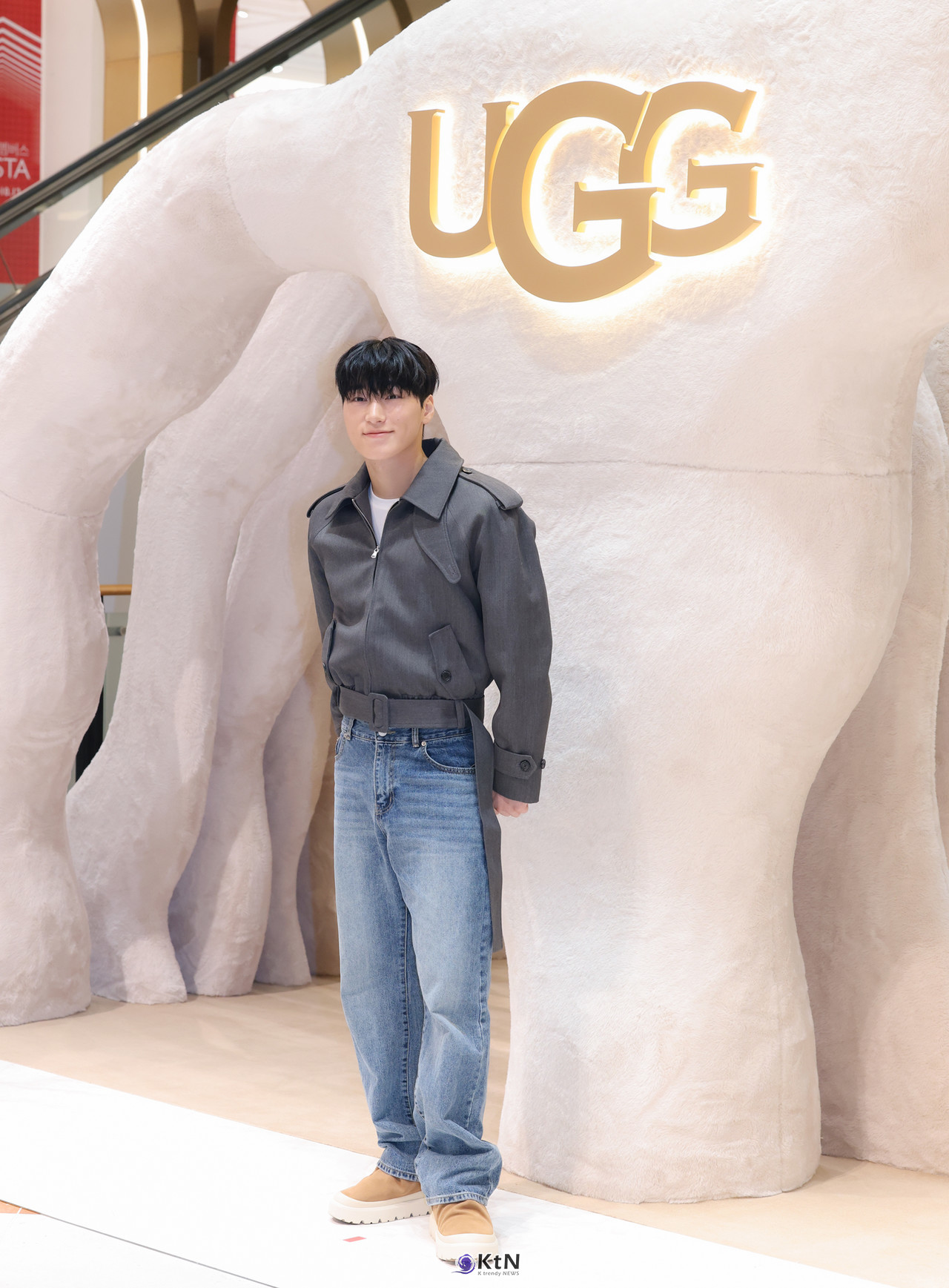에이티즈(ATEEZ) 멤버 산이 어그의 슈즈 아이템을 활용한 스타일링으로 등장했다. / 사진=K trendy NEWS DB ⓒ케이 트렌디뉴스 무단전재 및 수집, 재배포금지.