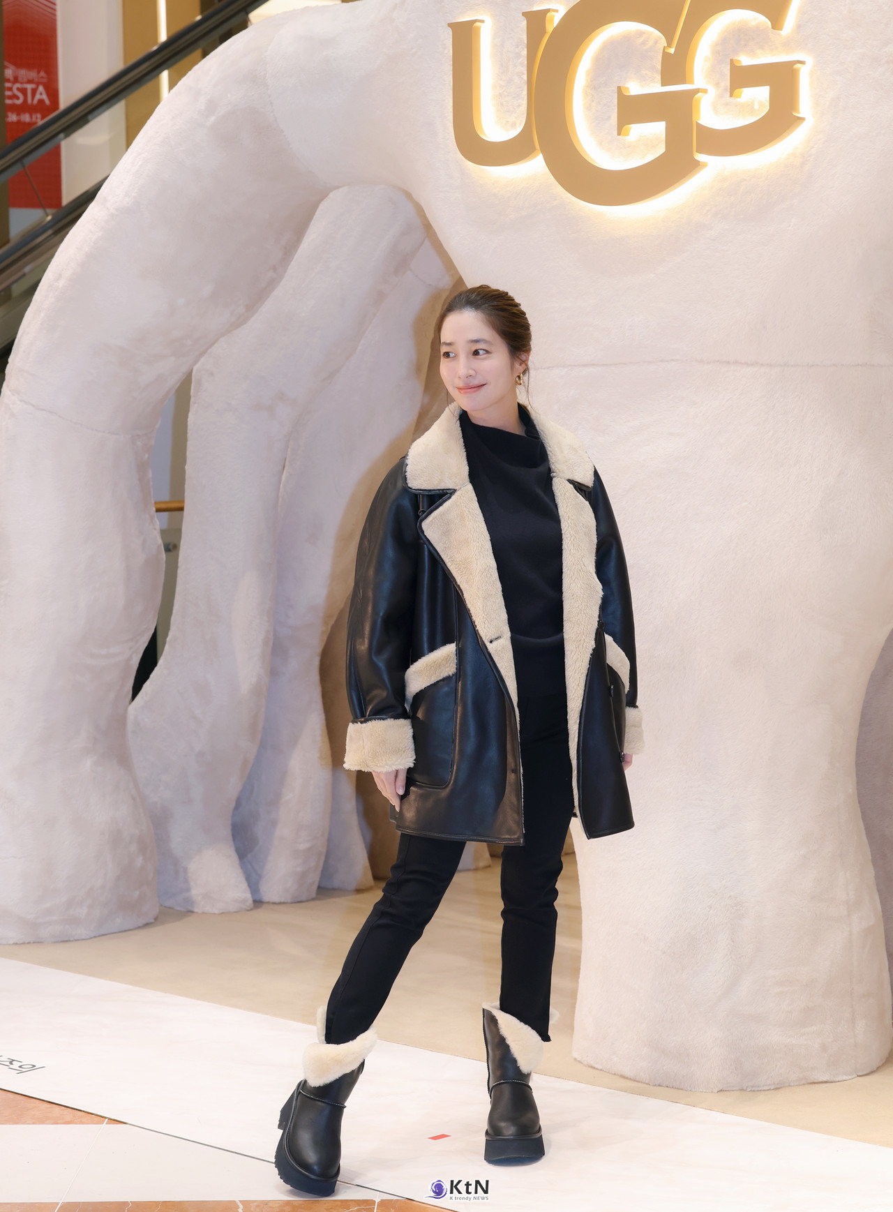 배우 이민정이 어그의 에스미 부츠를 활용한 포근한 스타일링으로 등장했다. / 사진=K trendy NEWS DB ⓒ케이 트렌디뉴스 무단전재 및 수집, 재배포금지.