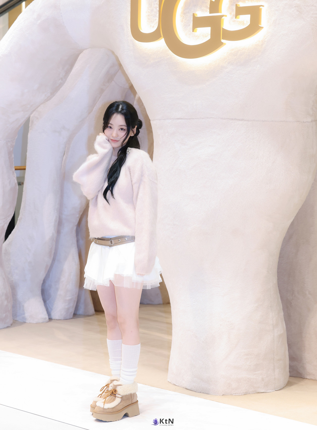 배우 조이현이 어그 부츠를 활용해 포근한 스타일링으로 등장했다. / 사진=K trendy NEWS DB ⓒ케이 트렌디뉴스 무단전재 및 수집, 재배포금지.