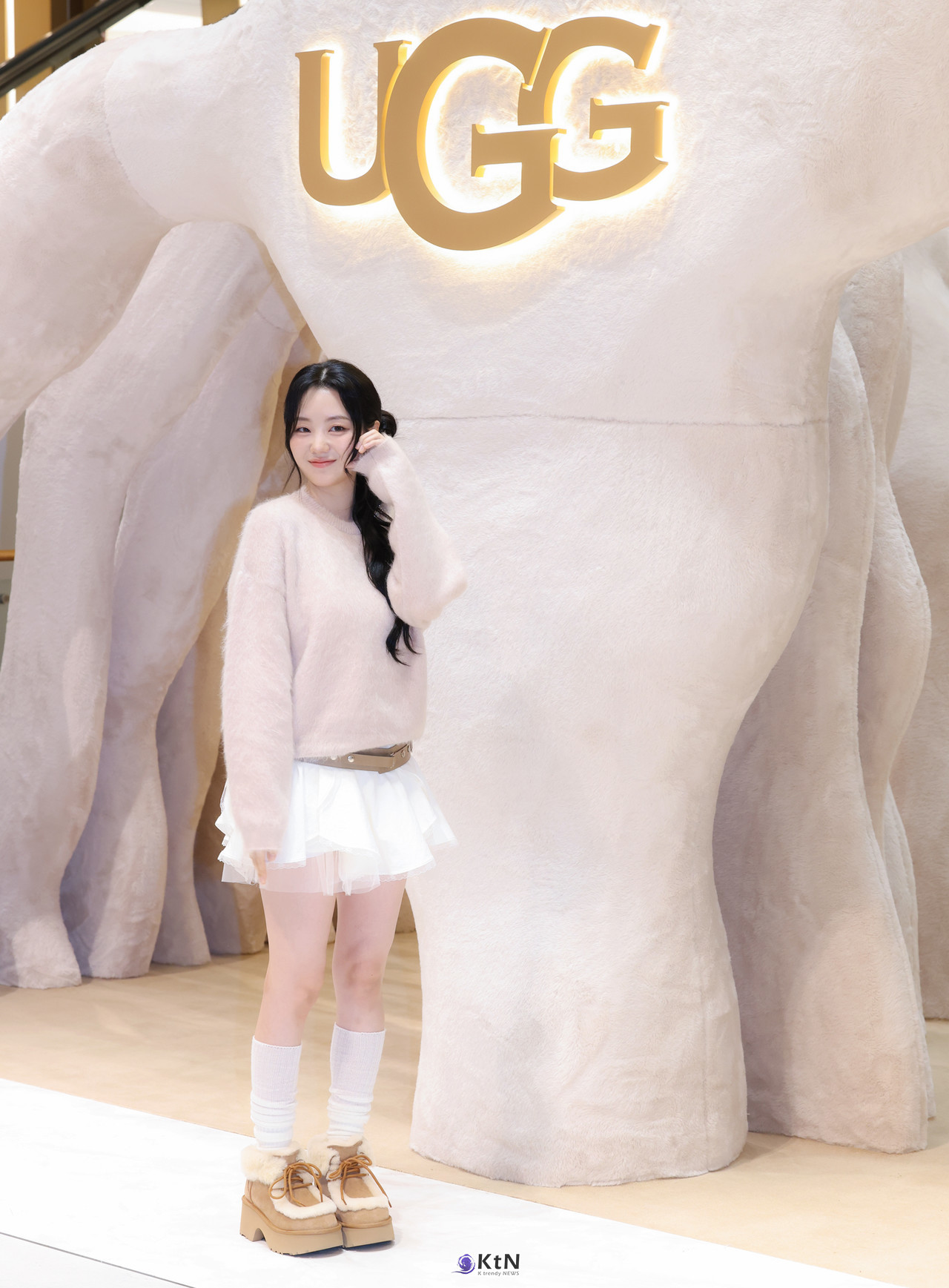 배우 조이현이 어그 부츠를 활용해 포근한 스타일링으로 등장했다. / 사진=K trendy NEWS DB ⓒ케이 트렌디뉴스 무단전재 및 수집, 재배포금지.