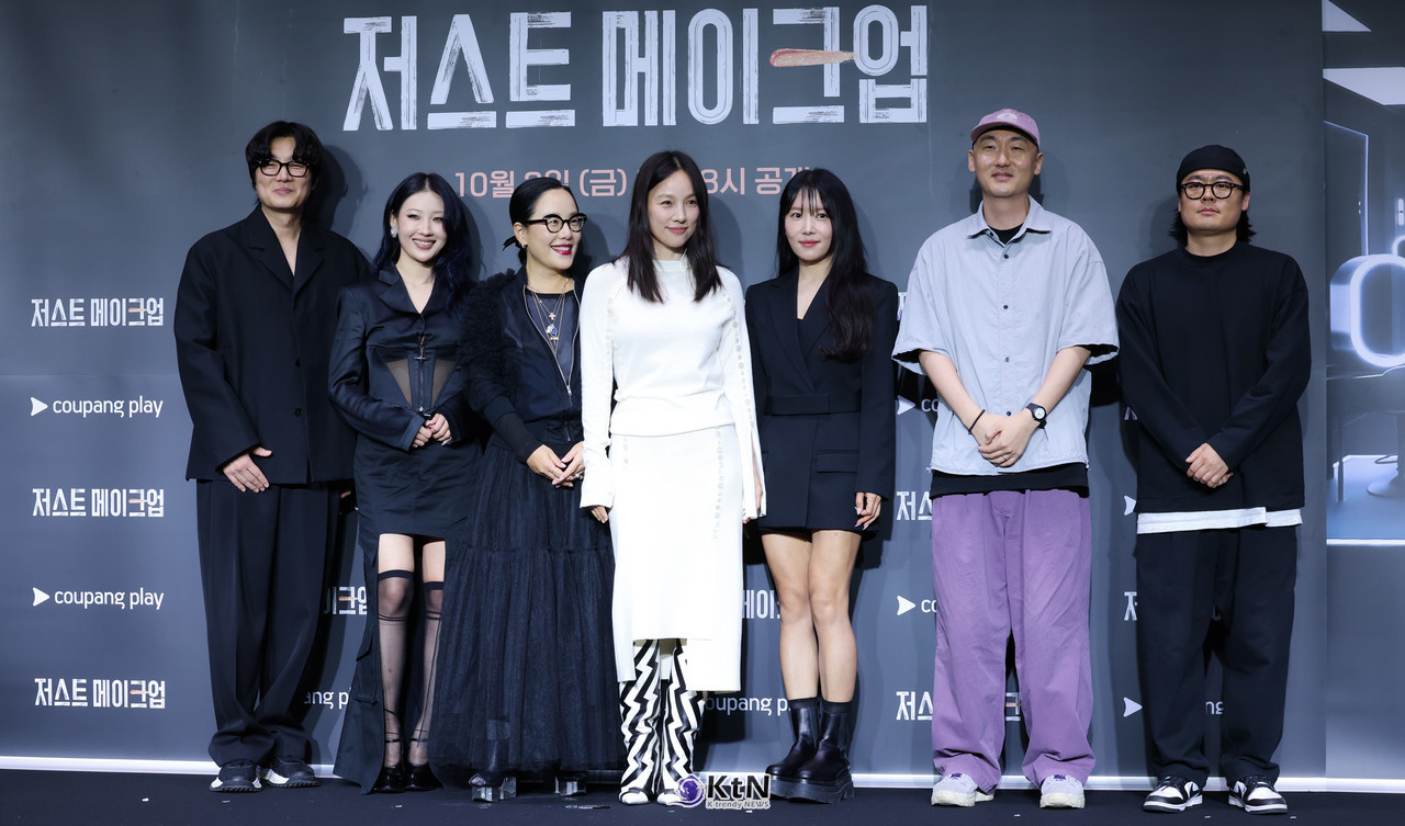 쿠팡플레이 예능 '저스트 메이크업' 제작발표회에 이효리, 정샘물, 서옥, 이사배, 이진수, 심우진 PD, 박성환 PD가 참석해 다양한 이야기를 나누었다. / 사진=K trendy NEWS DB ⓒ케이 트렌디뉴스 무단전재 및 수집, 재배포금지.