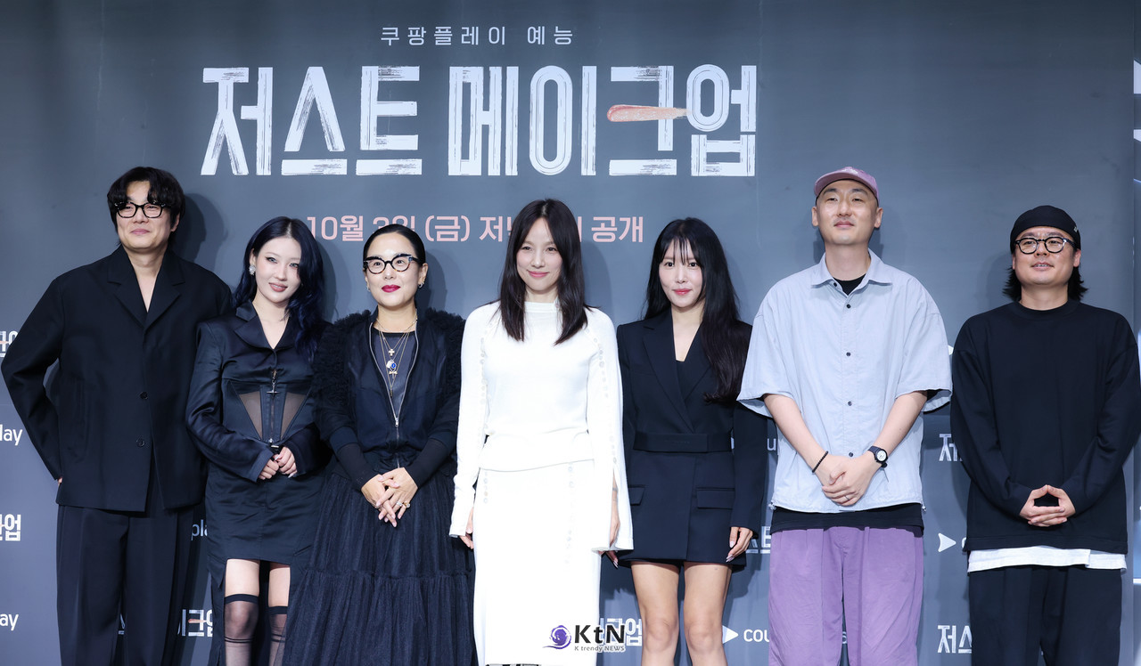 쿠팡플레이 예능 '저스트 메이크업' 제작발표회에 이효리, 정샘물, 서옥, 이사배, 이진수, 심우진 PD, 박성환 PD가 참석해 다양한 이야기를 나누었다. / 사진=K trendy NEWS DB ⓒ케이 트렌디뉴스 무단전재 및 수집, 재배포금지.