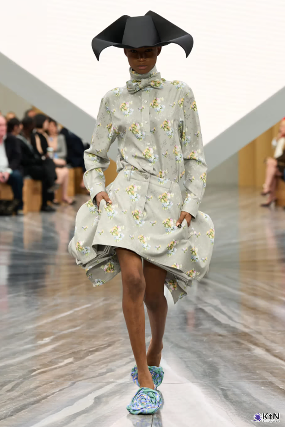 Jonathan Anderson's Debut Dior SS26 Womenswear Collection Was Nothing Short of Spectacular. 사진=Dior, K trendy NEWS DB ⓒ케이 트렌디뉴스 무단전재 및 수집, 재배포금지