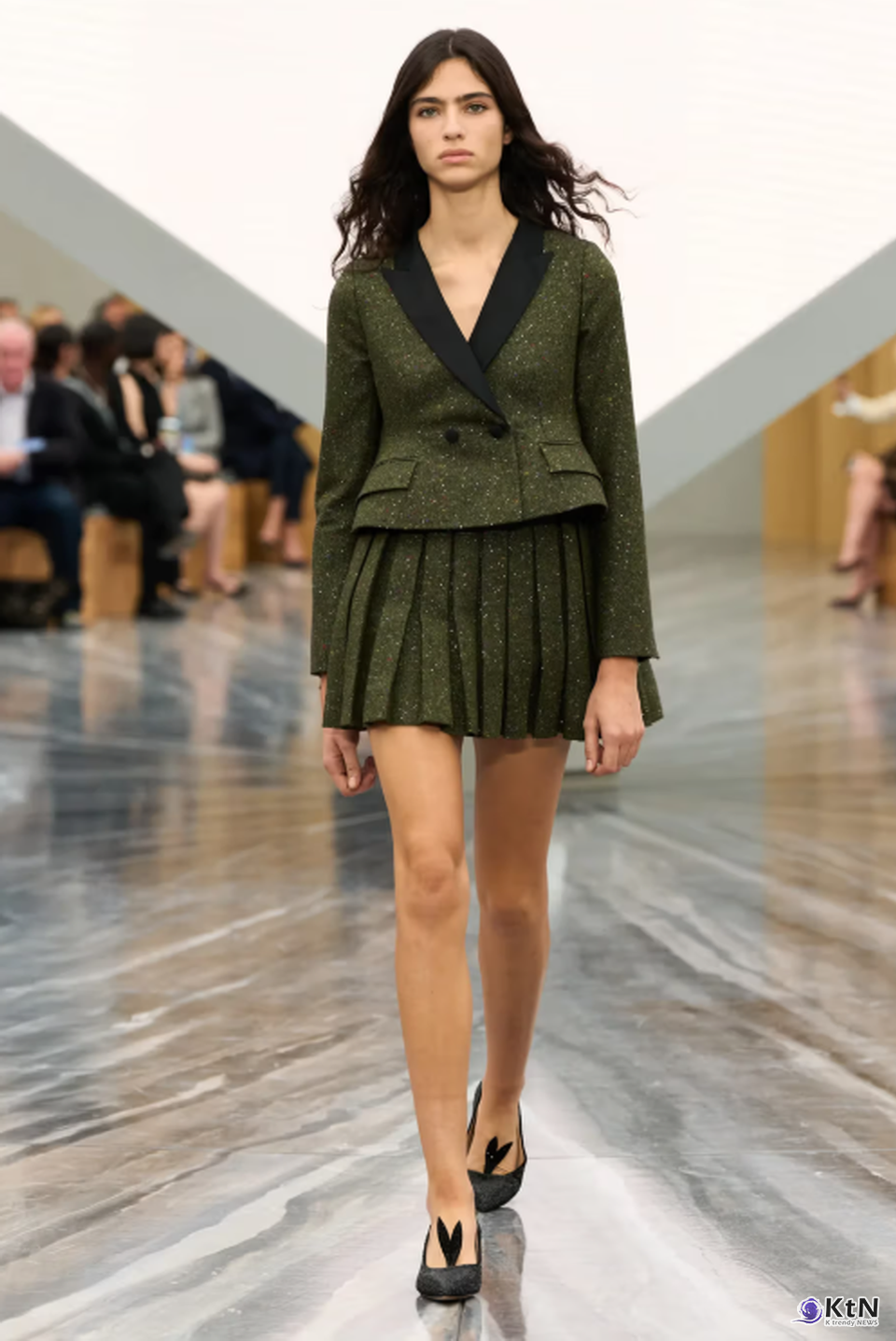 Jonathan Anderson's Debut Dior SS26 Womenswear Collection Was Nothing Short of Spectacular. 사진=Dior, K trendy NEWS DB ⓒ케이 트렌디뉴스 무단전재 및 수집, 재배포금지