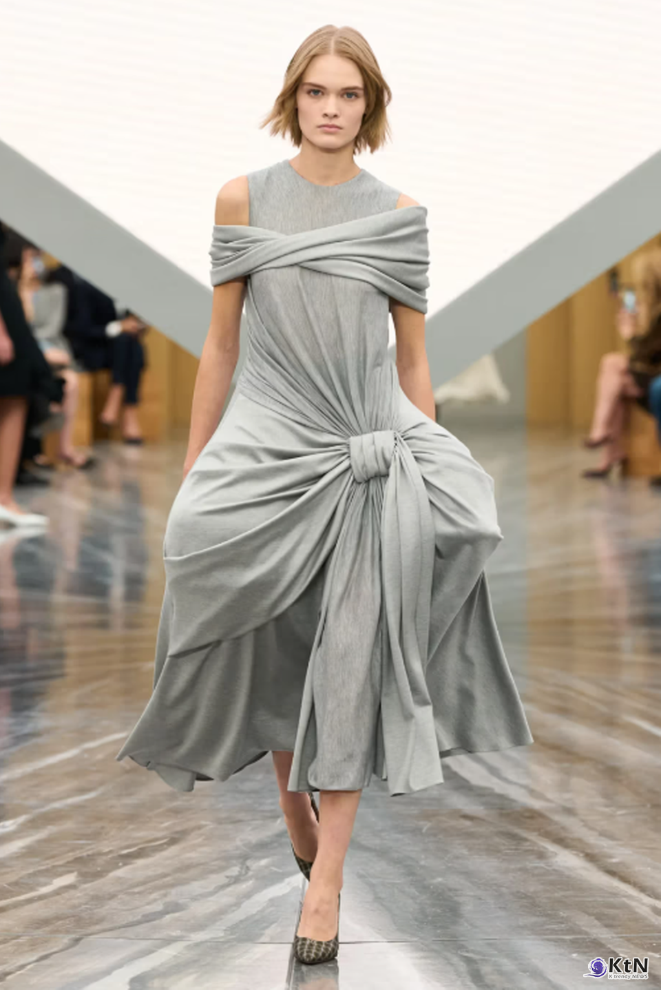 Jonathan Anderson's Debut Dior SS26 Womenswear Collection Was Nothing Short of Spectacular. 사진=Dior, K trendy NEWS DB ⓒ케이 트렌디뉴스 무단전재 및 수집, 재배포금지