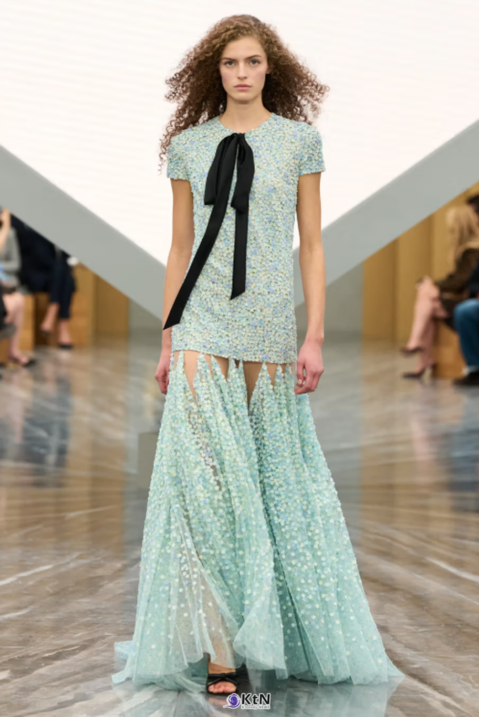 Jonathan Anderson's Debut Dior SS26 Womenswear Collection Was Nothing Short of Spectacular. 사진=Dior, K trendy NEWS DB ⓒ케이 트렌디뉴스 무단전재 및 수집, 재배포금지