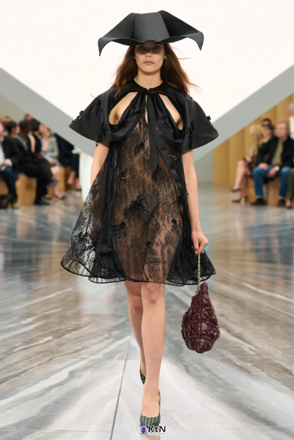 Jonathan Anderson's Debut Dior SS26 Womenswear Collection Was Nothing Short of Spectacular. 사진=Dior, K trendy NEWS DB ⓒ케이 트렌디뉴스 무단전재 및 수집, 재배포금지