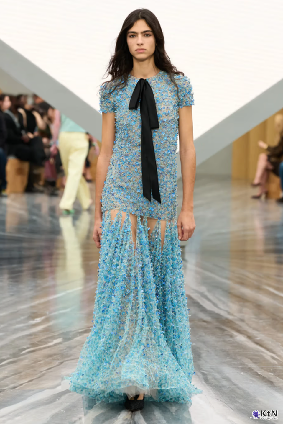 Jonathan Anderson's Debut Dior SS26 Womenswear Collection Was Nothing Short of Spectacular. 사진=Dior, K trendy NEWS DB ⓒ케이 트렌디뉴스 무단전재 및 수집, 재배포금지