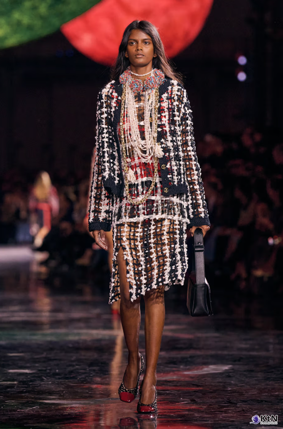 Matthieu Blazy's Debut SS26 Collection Redefines the Chanel Woman. 사진=Chanel, K trendy NEWS DB ⓒ케이 트렌디뉴스 무단전재 및 수집, 재배포금지