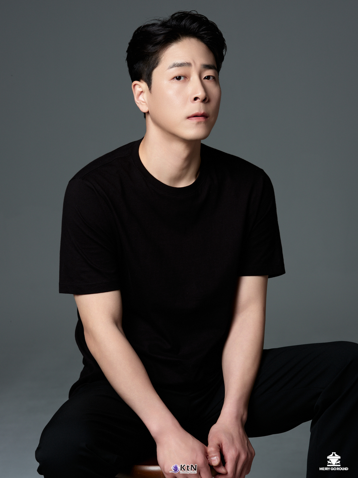 무대부터 드라마까지 다양한 모습을 보여주고 있는 배우 '홍우진'이 새로운 프로필 사진을 공개했다. / 사진=메리고라운드컴퍼니. K trendy NEWS DB ⓒ케이 트렌디뉴스 무단전재 및 수집, 재배포금지