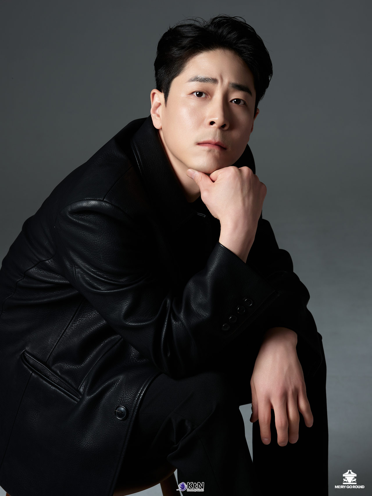 무대부터 드라마까지 다양한 모습을 보여주고 있는 배우 '홍우진'이 새로운 프로필 사진을 공개했다. / 사진=메리고라운드컴퍼니. K trendy NEWS DB ⓒ케이 트렌디뉴스 무단전재 및 수집, 재배포금지