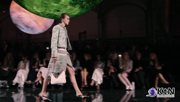 “제니, 샤넬의 별이 된 밤…파리패션위크의 중심을 빛내다”  사진=2025 10.08 샤넬 K trendy NEWS DB ⓒ케이 트렌디뉴스 무단전재 및 수집, 재배포금지