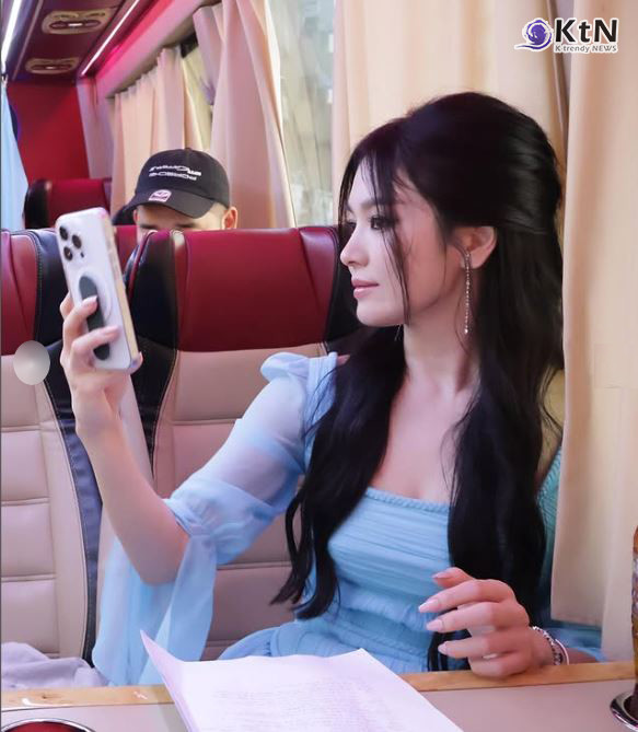 송혜교, 두바이서 여신 미모 공개…‘다 이루어질지니’ 비하인드 화제  사진=2025 10.13  송혜교 인스타그램 갈무리 K trendy NEWS DB ⓒ케이 트렌디뉴스 무단전재 및 수집, 재배포금지