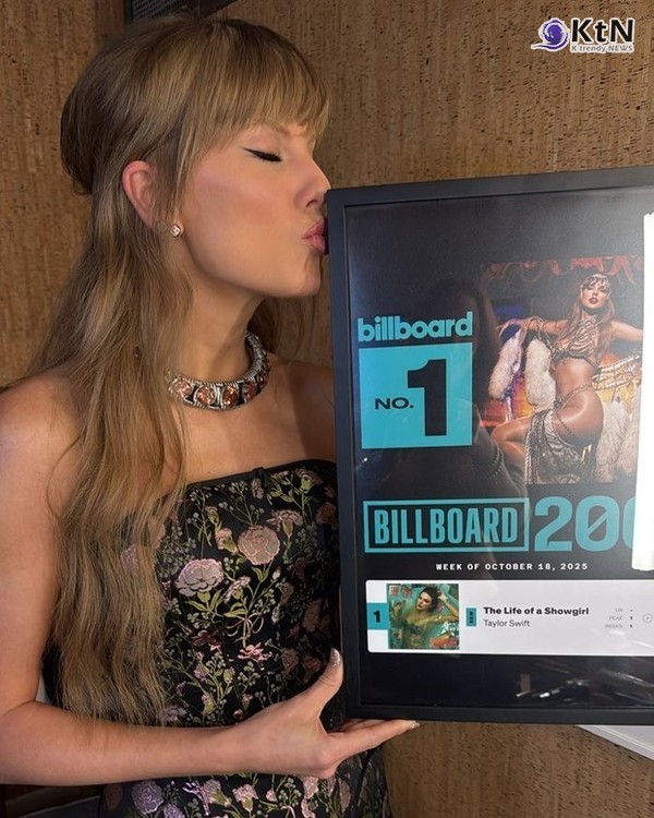 스위프트, 아델 기록 깨고 케데헌도 꺾었다…이건 상술이다 비판 왜 나왔나  사진=2025 10.14  테일러 스위프트 인스타그램 갈무리 K trendy NEWS DB ⓒ케이 트렌디뉴스 무단전재 및 수집, 재배포금지
