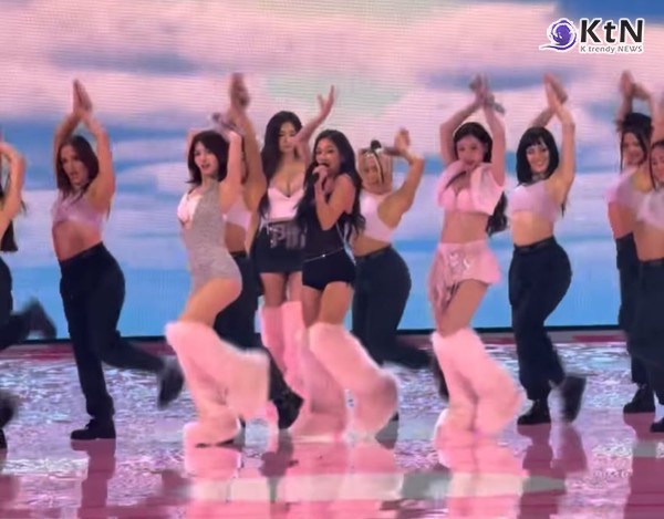 트와이스, 미국 빅토리아 시크릿 무대 장악…“K팝의 세계적 존재감” 사진=2025 10.16 billboard  인스타그램 갈무리 / 편집 K trendy NEWS DB ⓒ케이 트렌디뉴스 무단전재 및 수집, 재배포금지