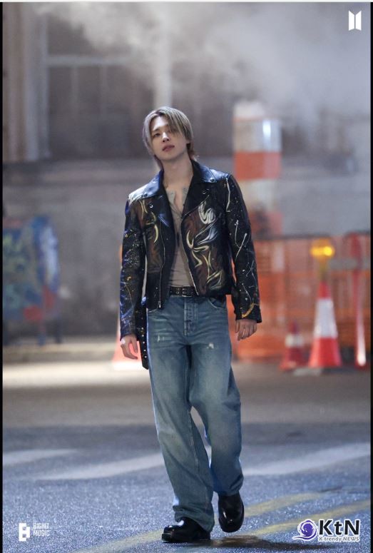 BTS 지민, 中 선전 118m 메가스크린 생일 서포트…‘대륙 스케일’ 팬심 폭발  사진=2025 10.22  빅히트 뮤직/   솔로 2집 ‘MUSE’ 타이틀곡 ‘Who’는 스포티파이 미국 위클리 톱송 차트에서 63주 연속 진입,  K trendy NEWS DB ⓒ케이 트렌디뉴스 무단전재 및 수집, 재배포금지