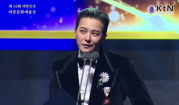 지드래곤, 최연소 옥관문화훈장 수상…“빅뱅 20주년, 멤버들과 나누고파” 사진=2025 10.25   THE K-POP  유튜브 영상 갈무리 K trendy NEWS DB ⓒ케이 트렌디뉴스 무단전재 및 수집, 재배포금지