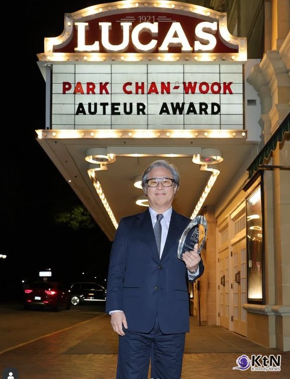 ‘어쩔 수가 없다’ 박찬욱, 美 사바나영화제서 국제 오뙤르상 영예 사진=2025 10.27   savfilmfest 인스타그램 갈무리 K trendy NEWS DB ⓒ케이 트렌디뉴스 무단전재 및 수집, 재배포금지