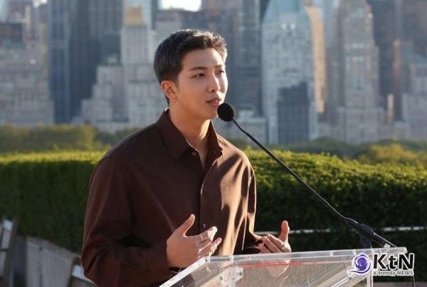 BTS RM·지드래곤·에드워드 리…경주 APEC, K컬처 외교의 중심으로  사진=2025 10.28 방탄소년단(BTS)의 리더 RM(본명 김남준)  APEC CEO 서밋 기조연설… K-컬처는 감성 자본, 경제를 움직이는 힘  사진=2025 10.27  대통령실 /   K trendy NEWS DB ⓒ케이 트렌디뉴스 무단전재 및 수집, 재배포금지