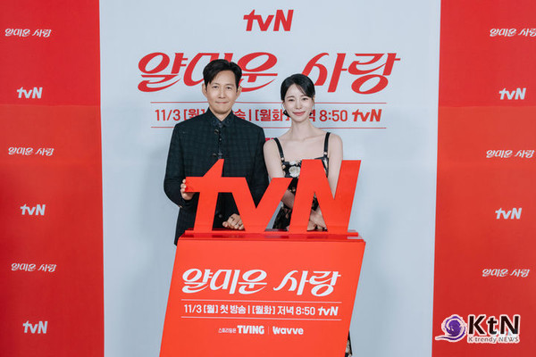  이정재  임지연이 꽂았다…18세 나이차 로코 ‘티키타카 케미’ 예고 사진=2025 10.28 tvN   K trendy NEWS DB ⓒ케이 트렌디뉴스 무단전재 및 수집, 재배포금지