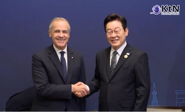 이재명 대통령, APEC서 6개국 정상 연쇄회담…‘글로벌 협력 외교’ 가동 [종합] 사진=2025 10.31   KTV  영상 갈무리   이재명 대통령과 마크 카니 캐나다 총리의 회담  K trendy NEWS DB ⓒ케이 트렌디뉴스 무단전재 및 수집, 재배포금지