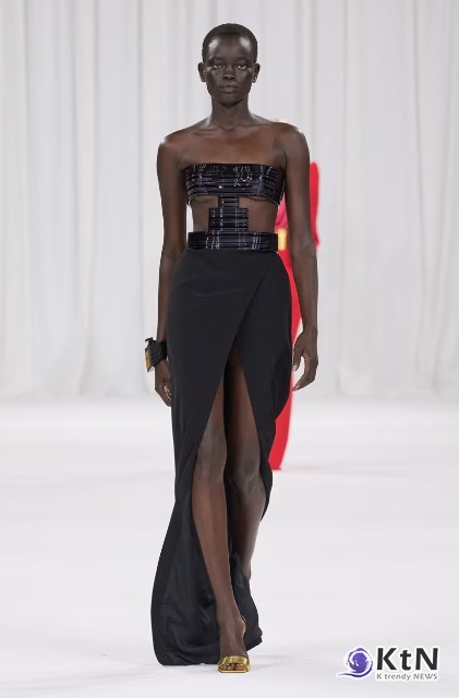 2025년 봄/여름 시즌, 올리비에 루스테잉(Olivier Rousteing)은 발망(Balmain)을 통해 패션과 예술, 그리고 인간성을 직조해냈다. / 사진= Balmain, K trendy NEWS DB ⓒ케이 트렌디뉴스 무단전재 및 수집, 재배포금지