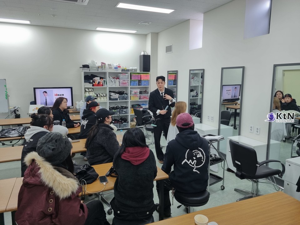 아이디헤어 운양점 백철규 원장의 기술특강/사진=K trendy NEWS DB ⓒ케이 트렌디뉴스 무단전재 및 수집, 재배포금지