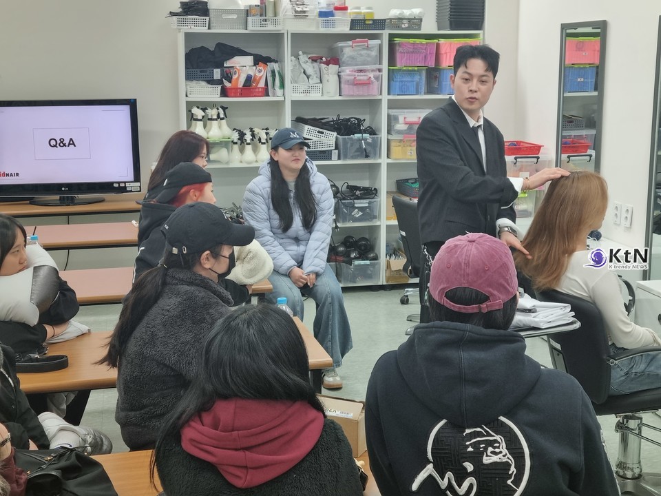 아이디헤어 운양점 백철규 원장의  기술특강/사진=K trendy NEWS DB ⓒ케이 트렌디뉴스 무단전재 및 수집, 재배포금지