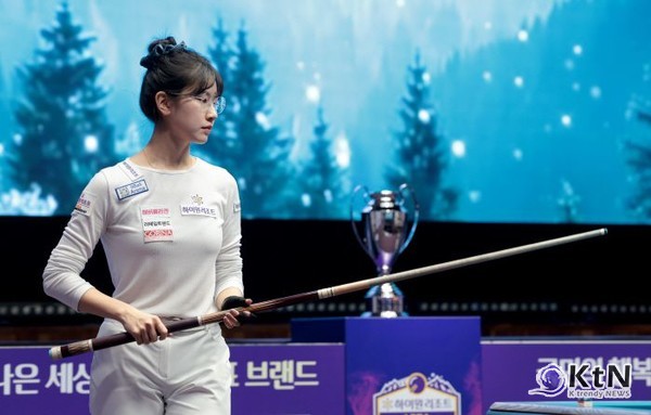 'LPBA 우승' 이미래, 4년 8개월 만에 정상… 통산 5승의 무게 되찾다  사진=2025 11.11  PBA사무국  이미래는 LPBA 7차 투어 ‘하이원리조트 챔피언십’ 결승에서 4-3으로 승리하며 통산 5번째 우승을 차지했다. 1731일 만에 다시 트로피를 들어 올렸고, 이번 성과로 시즌 랭킹은 14위에서 4위로, 누적 상금 랭킹은 5위로 크게 상승하며 완전한 재도약을 보여줬다. K trendy NEWS DB ⓒ케이 트렌디뉴스 무단전재 및 수집, 재배포금지