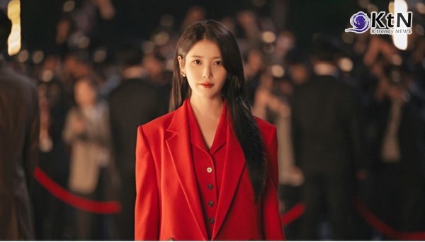 아이유·변우석 설레는 케미스트리 첫 투샷 공개…‘21세기 대군부인’ 2026년 디즈니+ 공개  사진=2025 11.12   디즈니+ / 편집 K trendy NEWS DB ⓒ케이 트렌디뉴스 무단전재 및 수집, 재배포금지