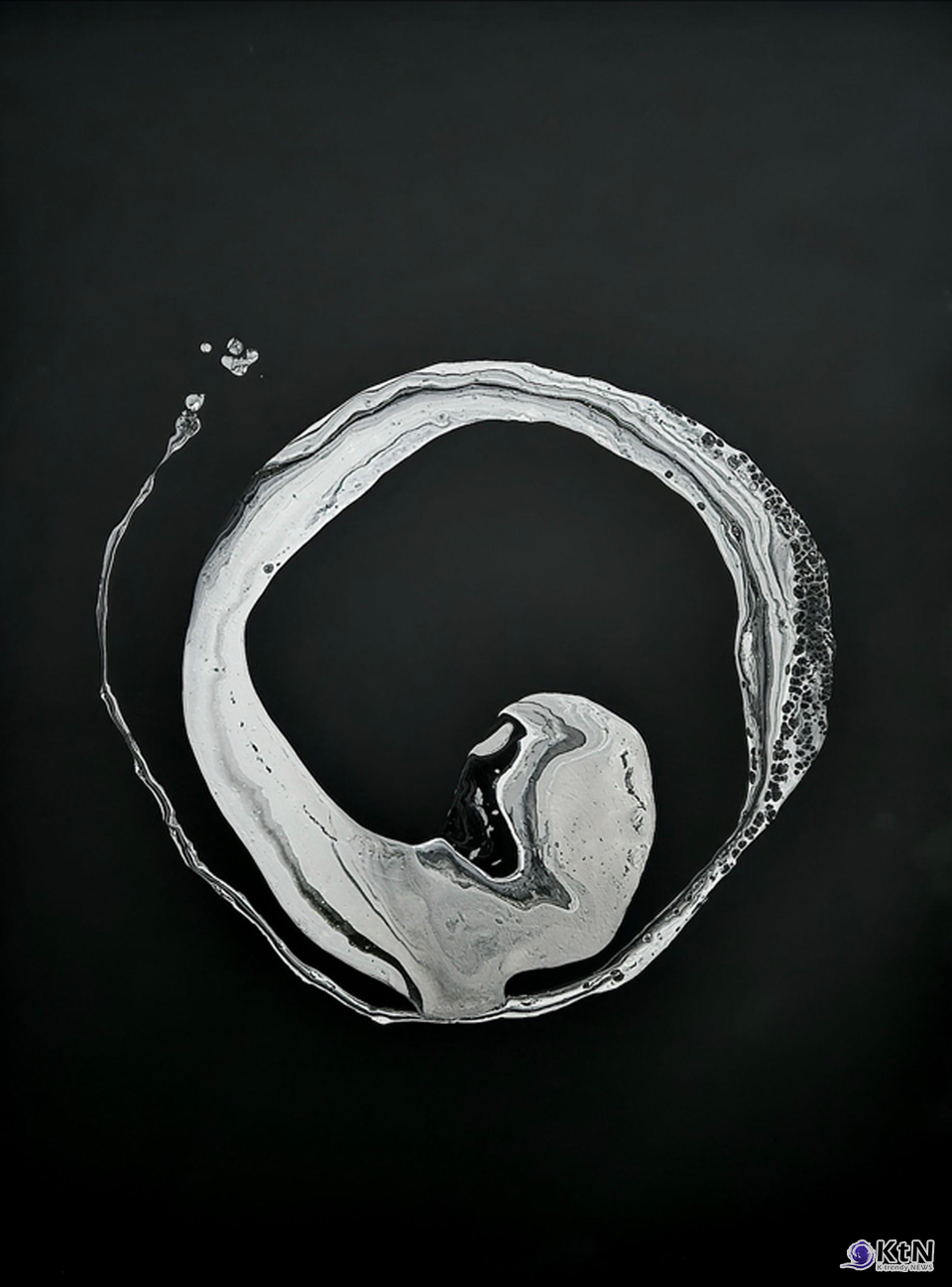 Fractal Universe : Eternity 2 116.8 x 91 x 4 cm, 50F Acrylic on Wood 2023