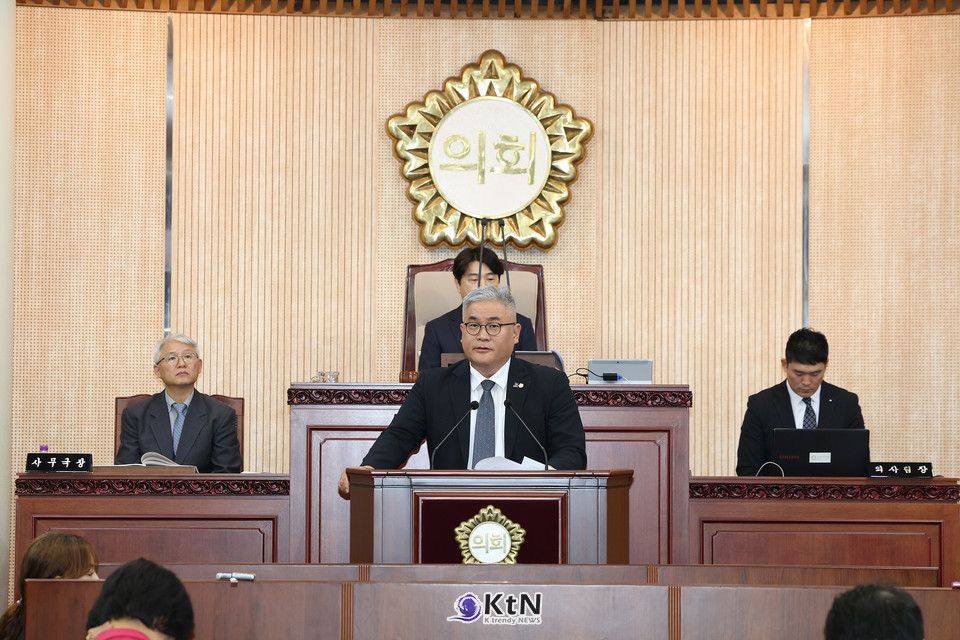 고양특별시의회 문재호 의원(관산동·고양동·원신동)은 제299회 정례회에서 고양시의 졸속 정책 전환 지적했다. /사진=고양시의회, K trendy NEWS DB ⓒ케이 트렌디뉴스 무단전재 및 수집, 재배포금지