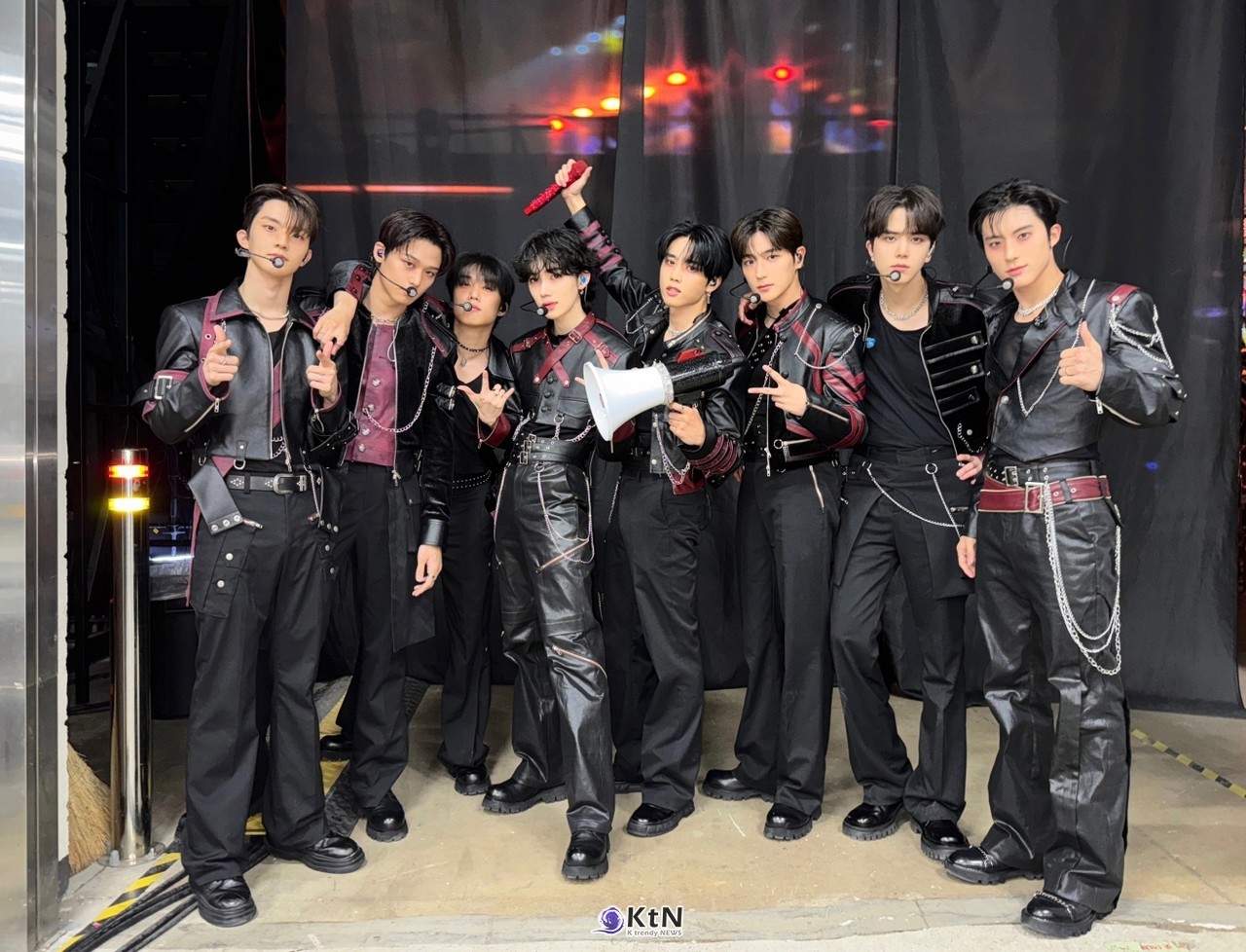 그룹 더보이즈가 KGMA에서 대상을 포함해 3관왕을 차지했다. / 사진=원헌드레드, K trendy NEWS DB. ⓒ케이 트렌디뉴스 무단전재 및 수집, 재배포금지