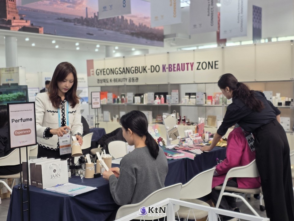  K-뷰티의 ‘현재형 실력’을 직접 확인하려는 APEC 관계자와 해외 바이어들의 발길이 끊이지 않았다. /사진=K trendy NEWS DB ⓒ케이 트렌디뉴스 무단전재 및 수집, 재배포금지