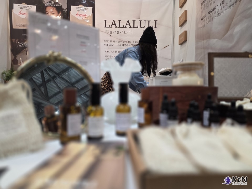 LALALULI. FIND JOY IN LIFE, AND MEANING IN EVERY DAY. 라라루리 대표 이아름. 사진=K trendy NEWS DB ⓒ케이 트렌디뉴스 무단전재 및 수집, 재배포금지