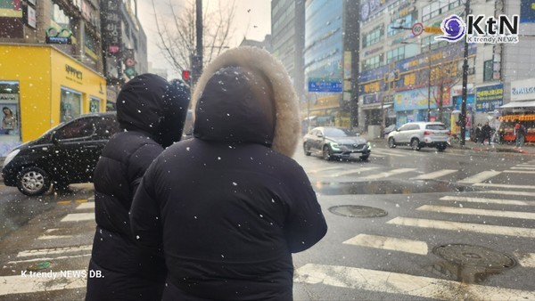 눈·비·강풍까지 11월 전국 한겨울급 추위, 19일까지 영하권…뭐 입지?   사진=2025 11.17  기온별 옷차림 K trendy NEWS DB ⓒ케이 트렌디뉴스 무단전재 및 수집, 재배포금지