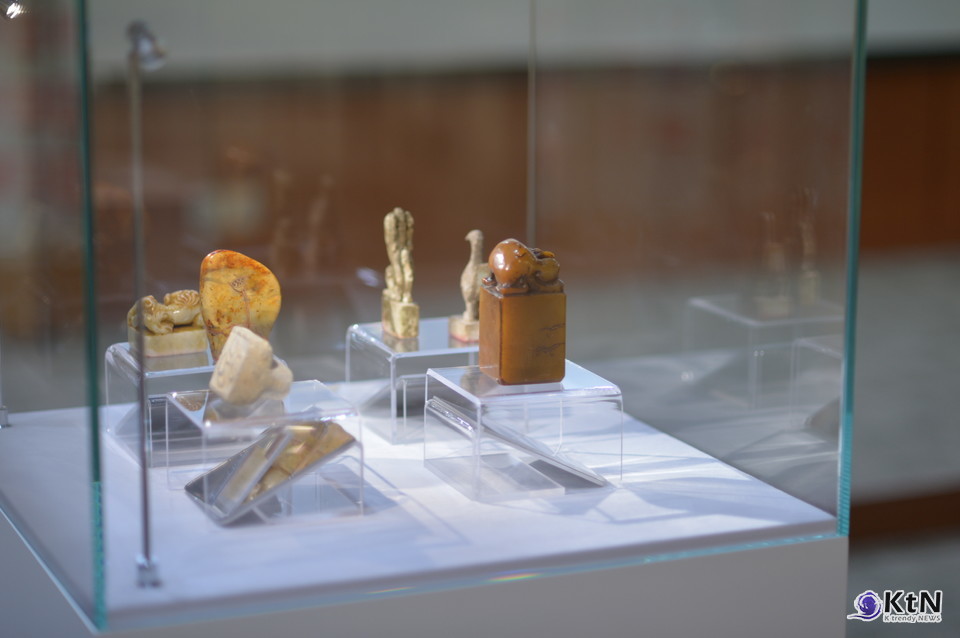 이재인 명예교수, 돌에 새긴 60년의 시간. 사진= K trendy NEWS DB ⓒ케이 트렌디뉴스 무단전재 및 수집, 재배포금지