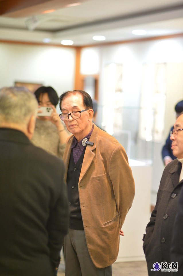 이재인 명예교수, 돌에 새긴 60년의 시간. 사진= K trendy NEWS DB ⓒ케이 트렌디뉴스 무단전재 및 수집, 재배포금지