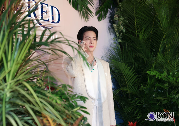 BTS 진. 주얼리 메종 프레드(FRED)의 '무슈 프레드 아이디얼 라이트(Monsieur Fred Ideal Light)' 컬렉션. 사진=K trendy NEWS DB ⓒ케이 트렌디뉴스 무단전재 및 수집, 재배포금지