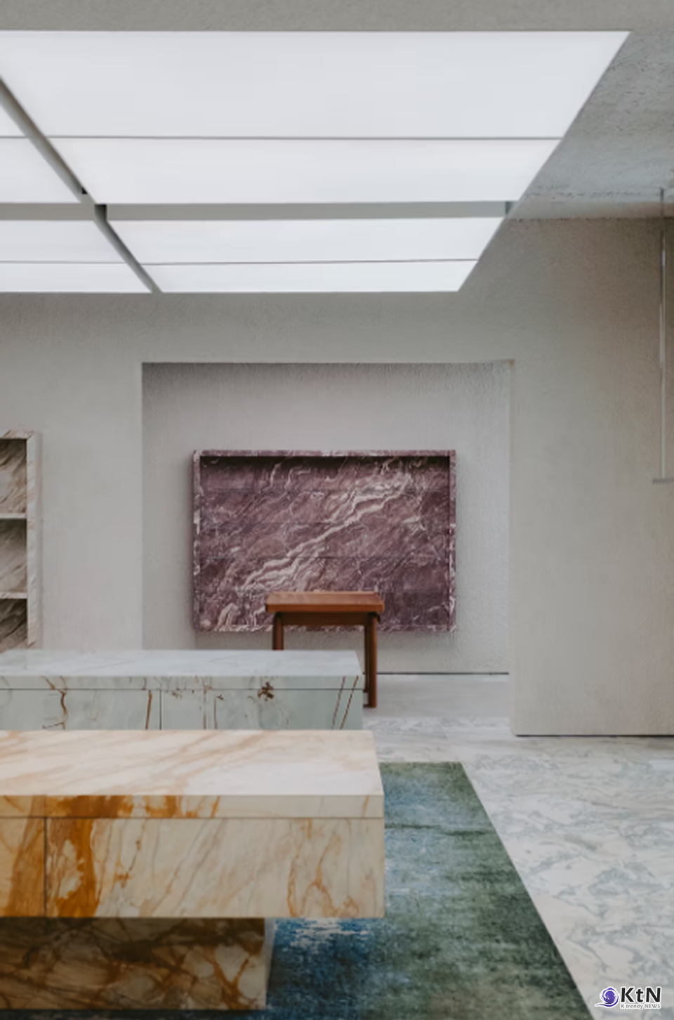 Saint Laurent Unveils New Flagship on Avenue Montaigne, Paris. 사진=Saint Laurent. K trendy NEWS DB ⓒ케이 트렌디뉴스 무단전재 및 수집, 재배포금지