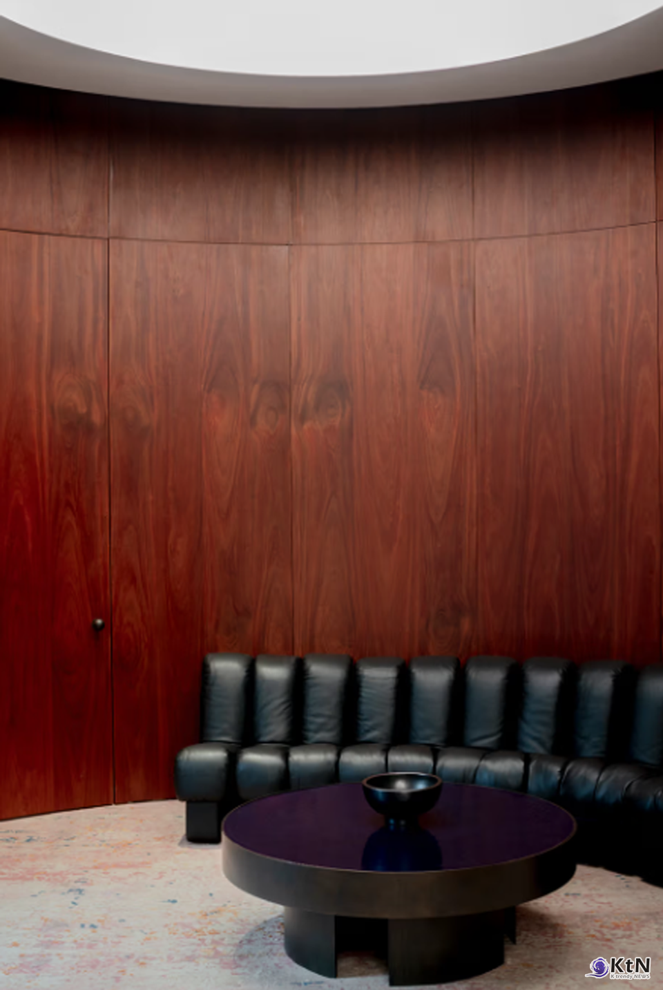 Saint Laurent Unveils New Flagship on Avenue Montaigne, Paris. 사진=Saint Laurent. K trendy NEWS DB ⓒ케이 트렌디뉴스 무단전재 및 수집, 재배포금지