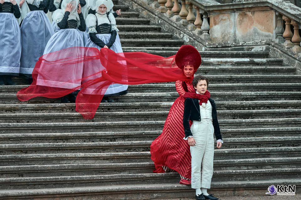 Kate Hawley's Gothic Masterpiece: Inside the 'Frankenstein' Costume Design. 사진=Netflix. K trendy NEWS DB ⓒ케이 트렌디뉴스 무단전재 및 수집, 재배포금지