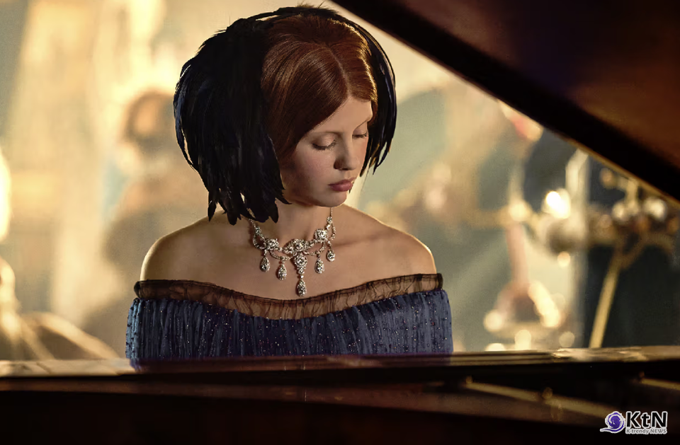 Kate Hawley's Gothic Masterpiece: Inside the 'Frankenstein' Costume Design. 사진=Netflix. K trendy NEWS DB ⓒ케이 트렌디뉴스 무단전재 및 수집, 재배포금지