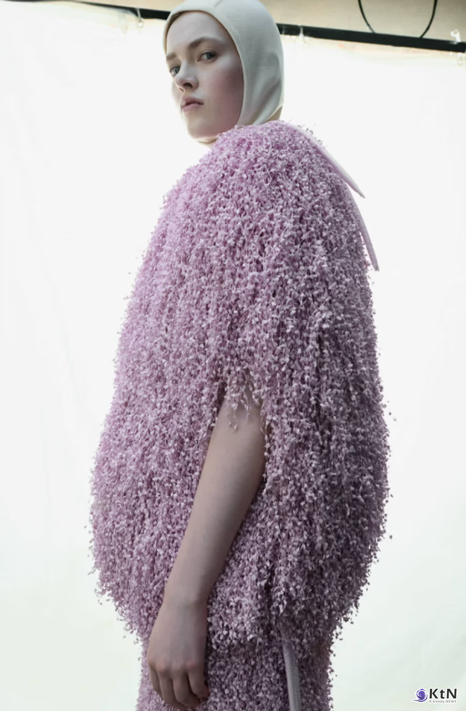 Moncler and Jil Sander Unveil a Collection Inspired by Nature's Ethereal Beautyn.  사진=Moncler and JIL SANDER. K trendy NEWS DB ⓒ케이 트렌디뉴스 무단전재 및 수집, 재배포금지