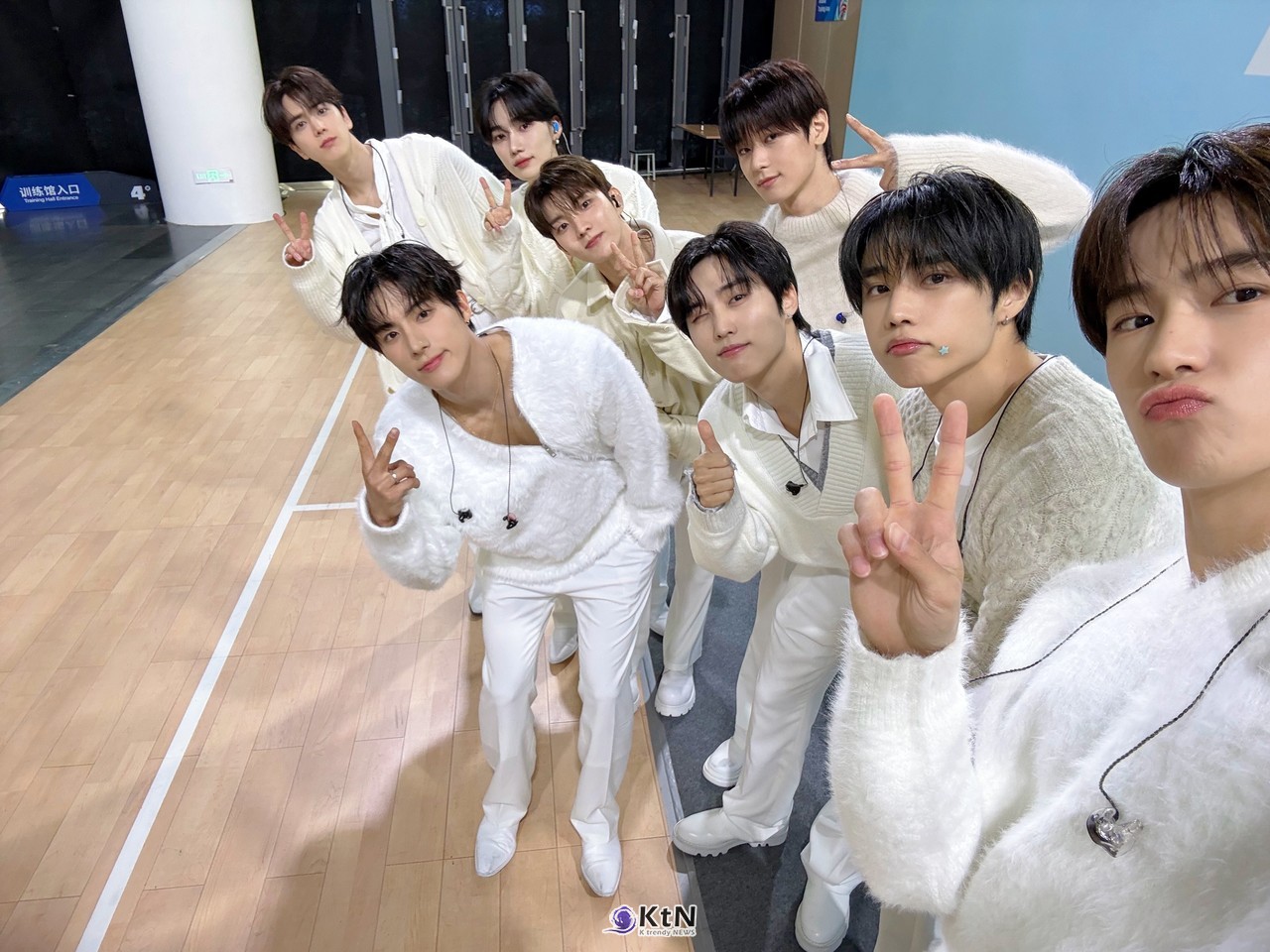 그룹 더보이즈가 중국 첫 팬미팅을 청두에서 성공적으로 시작했다. / 사진=더보이즈 공식 X, K trendy NEWS DB. ⓒ케이 트렌디뉴스 무단전재 및 수집, 재배포금지