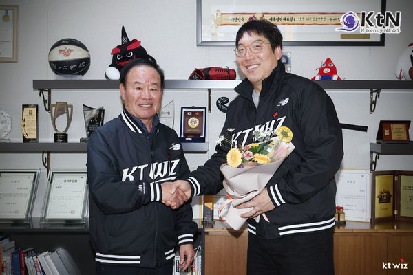 FA 김현수, 프로야구 KT 전격 이적…3년 50억 원 대형 계약   박찬호·박해민 놓친 KT, 김현수와  FA 계약·영입으로 반전 사진=2025 11.25   KT 위즈 제공 K trendy NEWS DB ⓒ케이 트렌디뉴스 무단전재 및 수집, 재배포금지